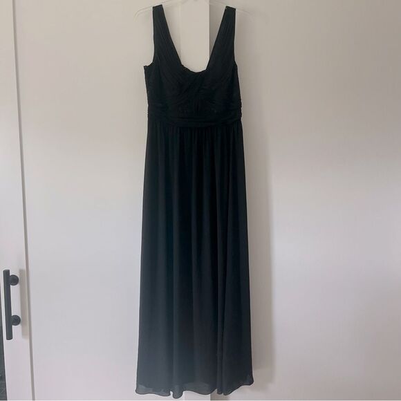 Love by Theia Black Lace Scoop Neck Gown Full Length Dress - Picture 4 of 11